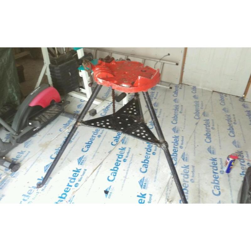 Ridgid portable tristand chain vice