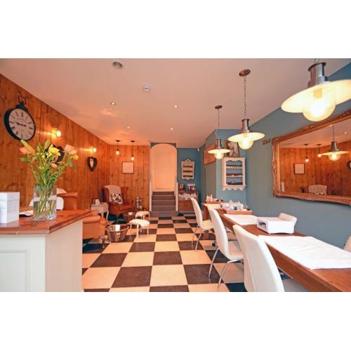 Beauty Therapist Wanted for Funky Beauty/Nail Bar