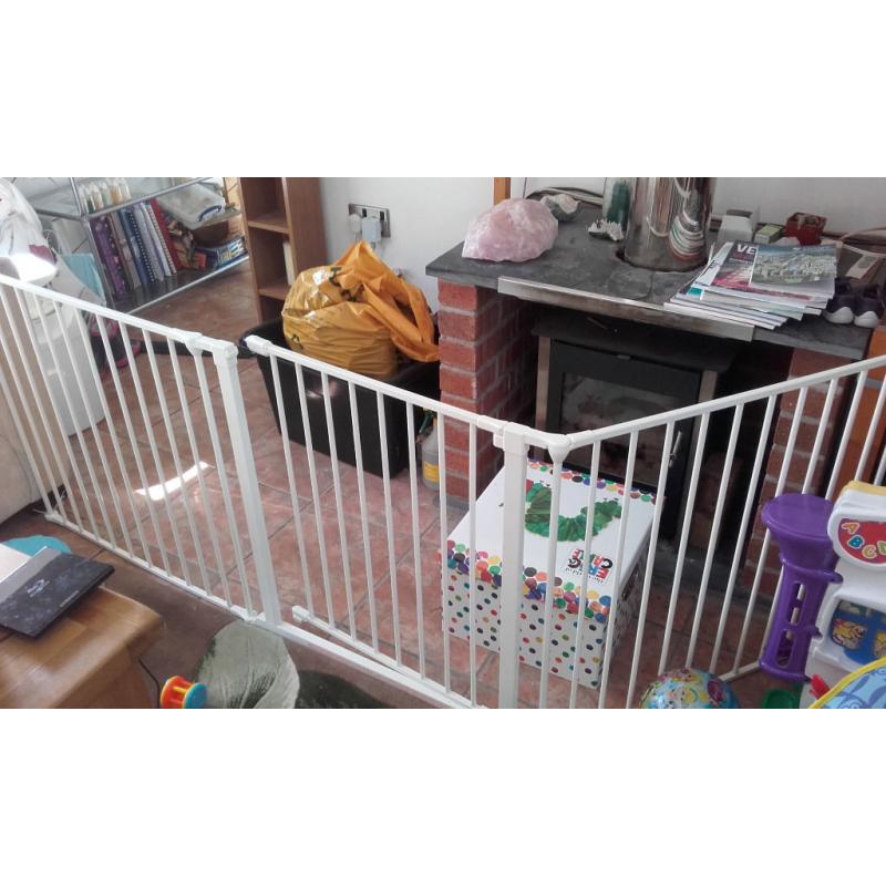 Strong white open fire/opening baby guard with lockable door