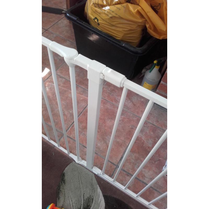 Strong white open fire/opening baby guard with lockable door