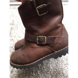 Boys ugg boots toddler size 8