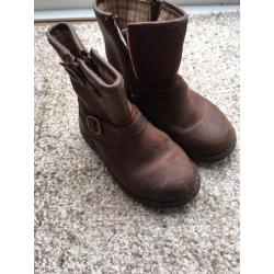Boys ugg boots toddler size 8