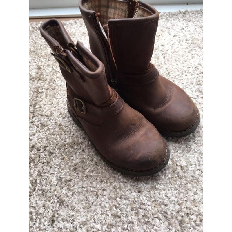 Boys ugg boots toddler size 8