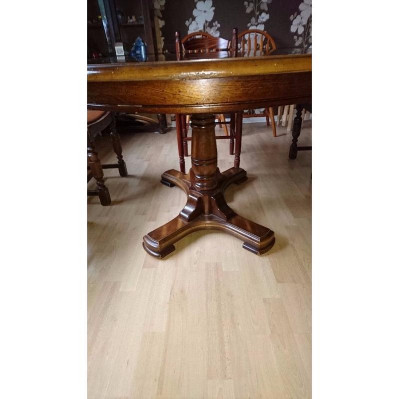 Lovely dining table and 4 chairs ideal for upcycling