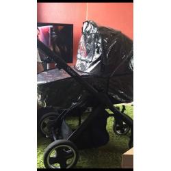 Oyster pushchair with carrycot. Includes rain cover and colour packs