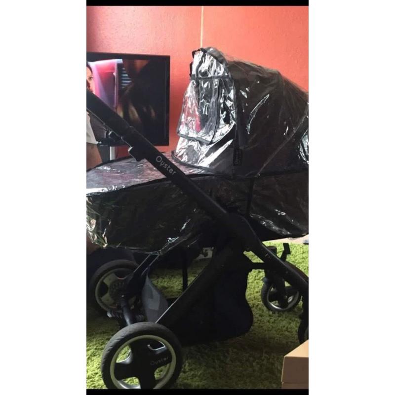 Oyster pushchair with carrycot. Includes rain cover and colour packs