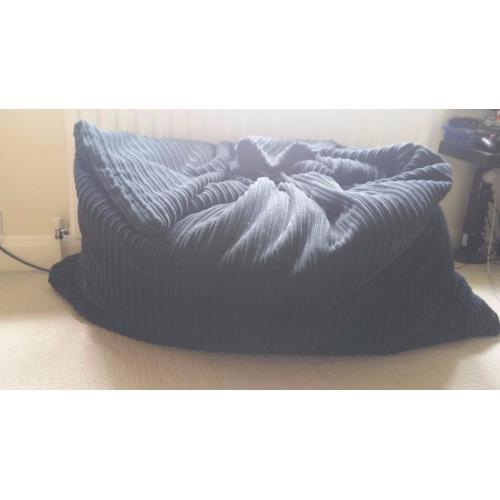 Super comfy LARGE bean bag!