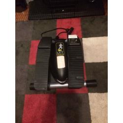 Lateral thigh trainer