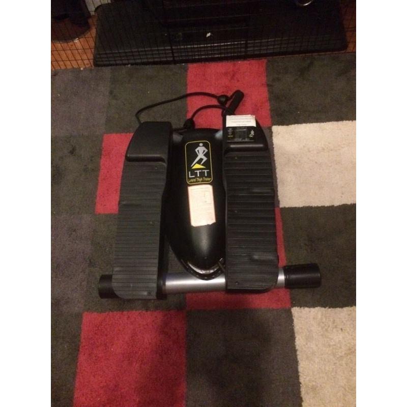 Lateral thigh trainer