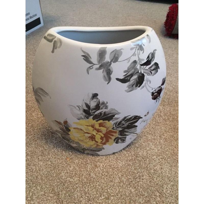 White / Grey / Yellow Floral Vase