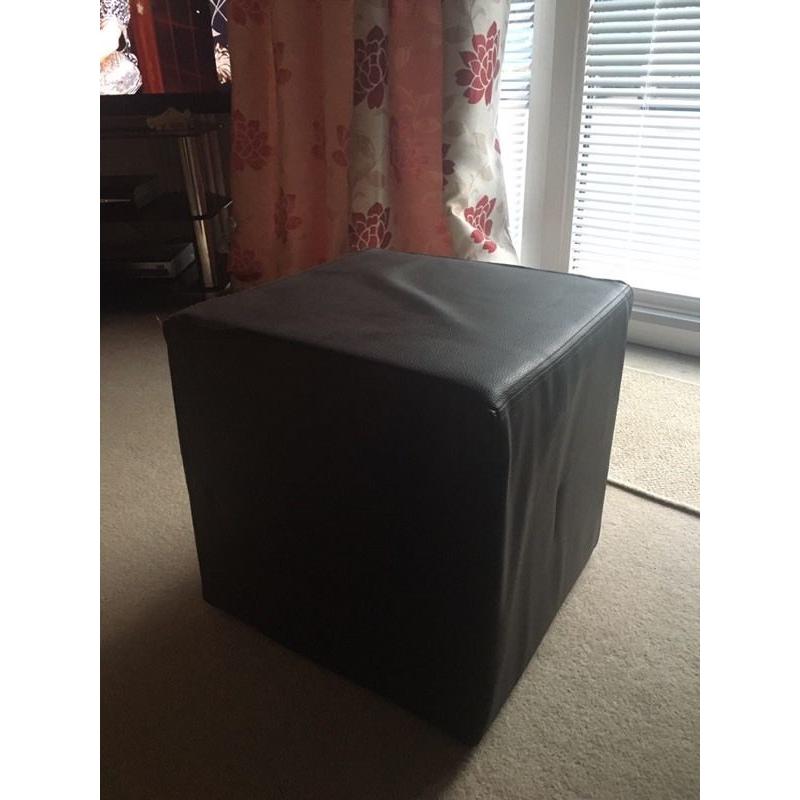 Brown faux leatherette cube