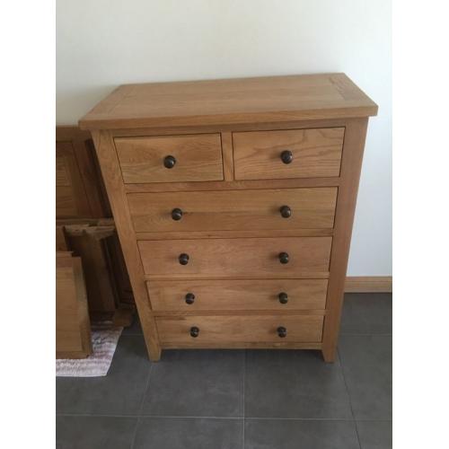 Julian Bowen solid Oak Drawers, Dimensions: 44cm x 83cm x 107.5cm