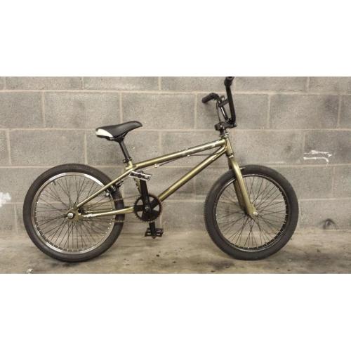 NEARLY NEW GT TOUR BMX