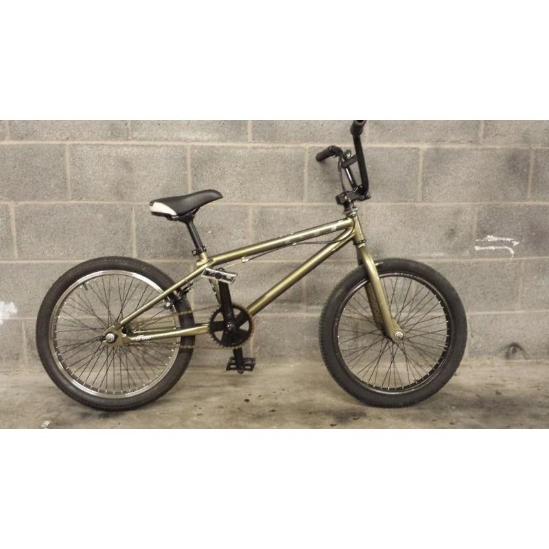 NEARLY NEW GT TOUR BMX