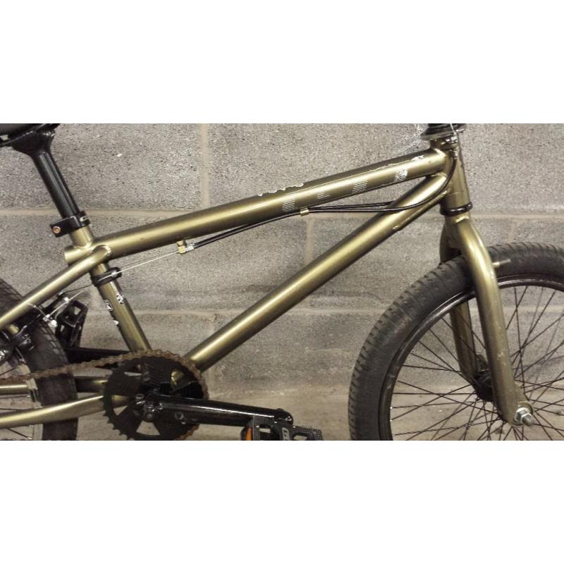 NEARLY NEW GT TOUR BMX