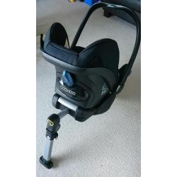 Maxi-Cosi CabrioFix Car Seat with newborn insert and Isofix Base
