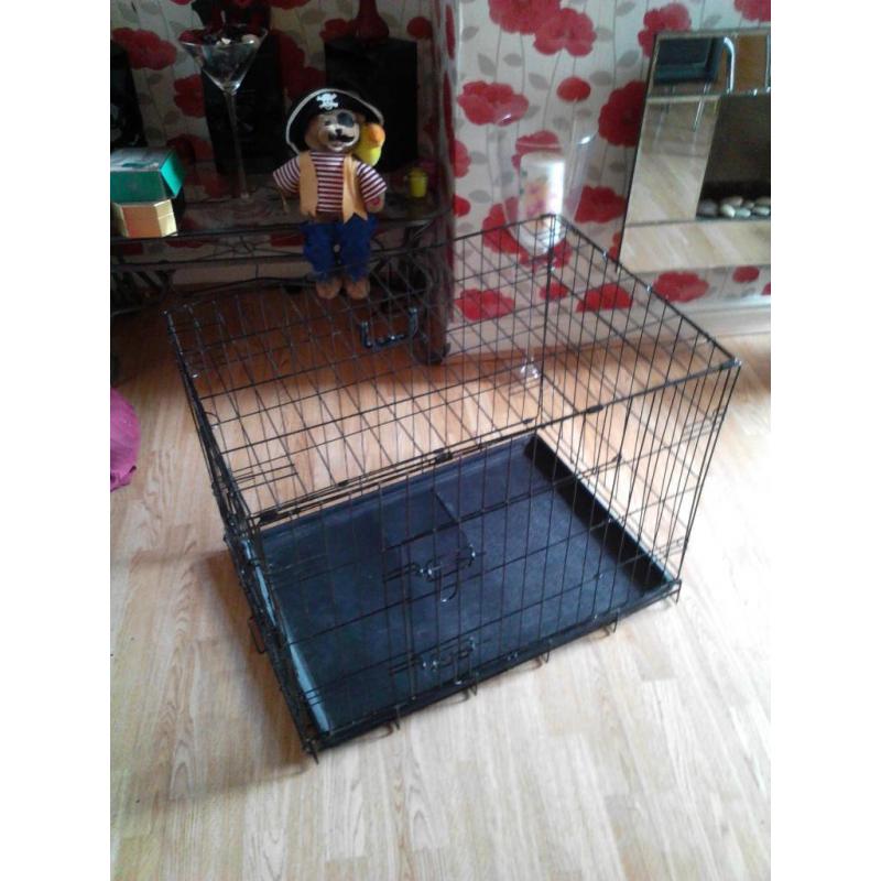 meduim sized dog cage in excellent condition