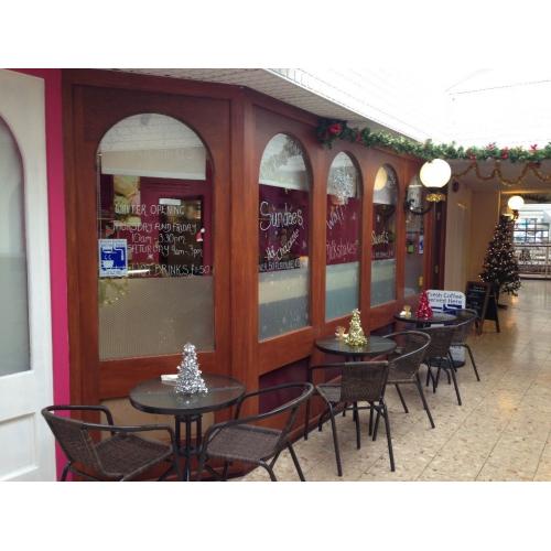 Beautiful ice cream parlour for sale