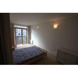 DOUBLE ROOM IN NORTH GREENWICH (BEAUTIFUL VIEW FROM WINDOWS + COUPLE ALLOWED)