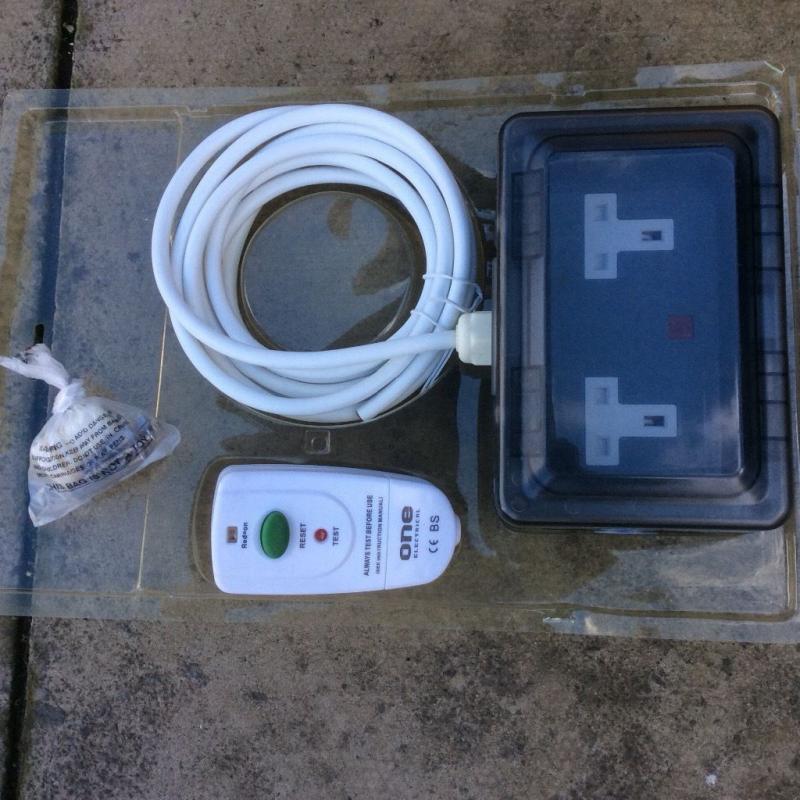 Waterproof outdoor double socket.