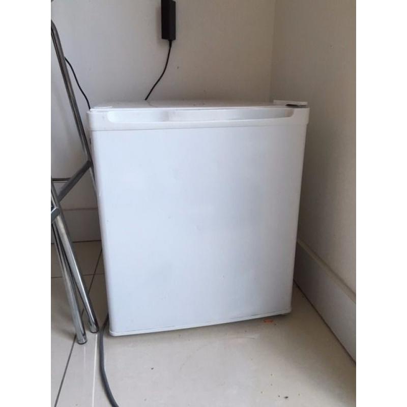 Currys Essentials Freezer CTF34W12