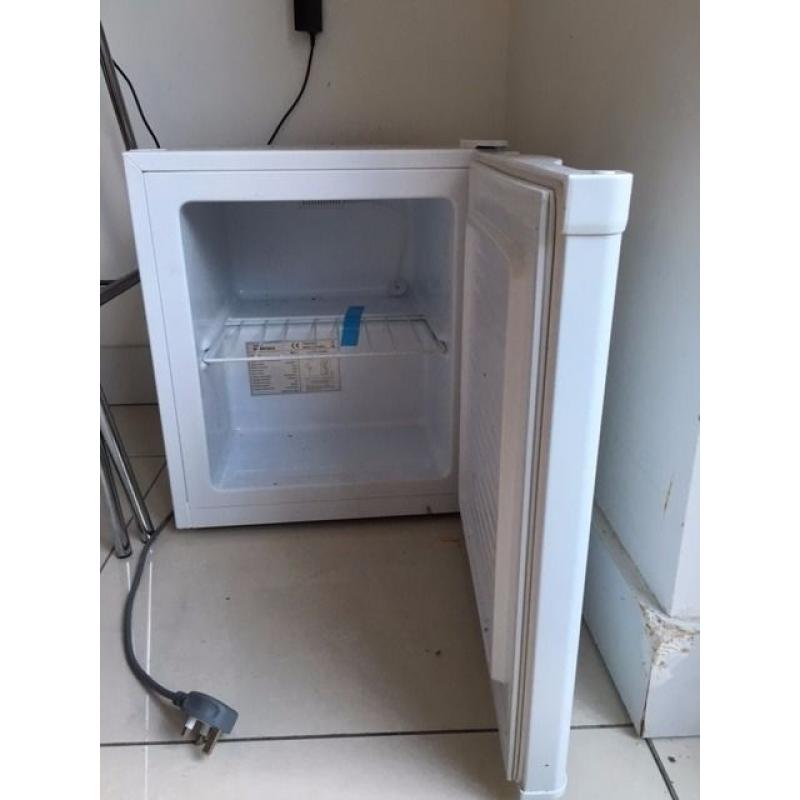 Currys Essentials Freezer CTF34W12