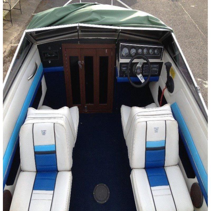 Wellcraft 192 Classic speed boat with cuddy
