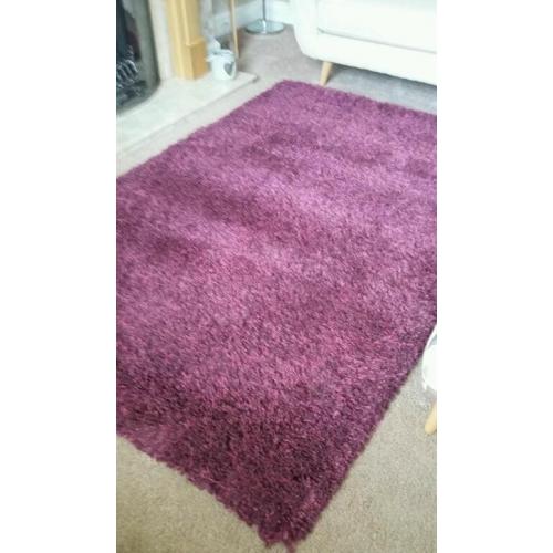 Gorgeous Raspberry rug excellent condition