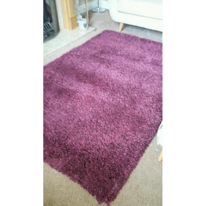 Gorgeous Raspberry rug excellent condition
