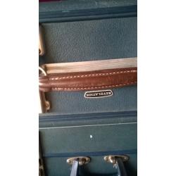 3 VINTAGE SUITCASES.CARLTON/REVELATION &