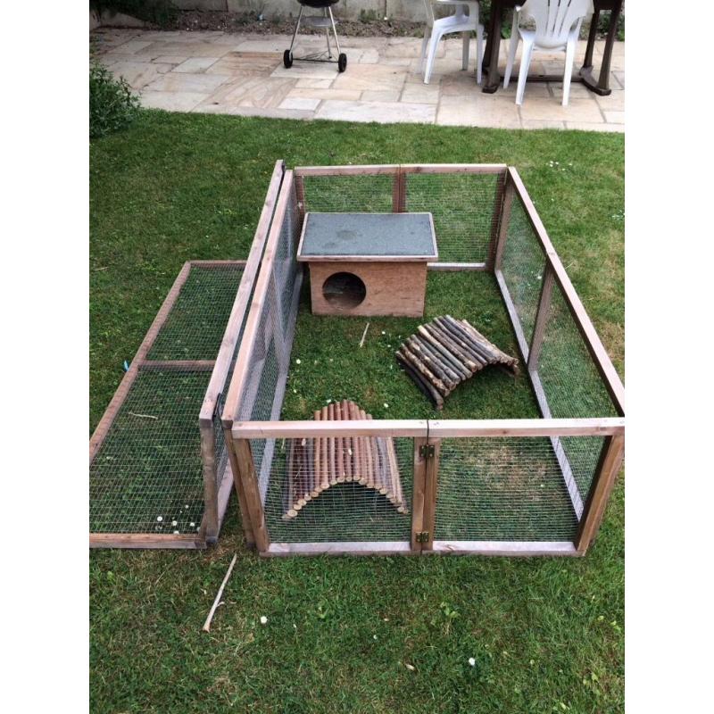 Guinea pig run with hutch and arches