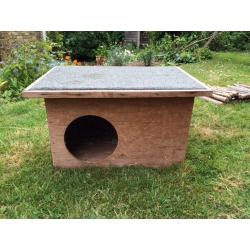Guinea pig run with hutch and arches