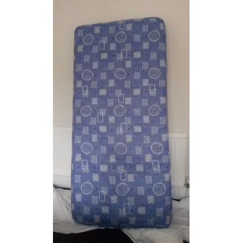 Sprung single mattress