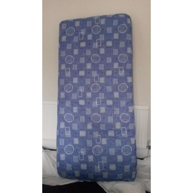 Sprung single mattress