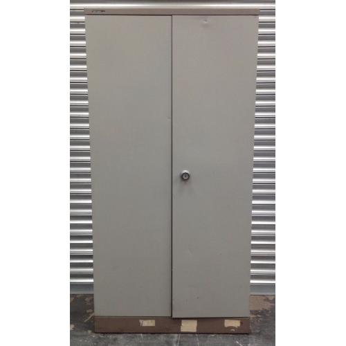 INDUSTRIAL METAL LOCKER/STORAGE CABINET