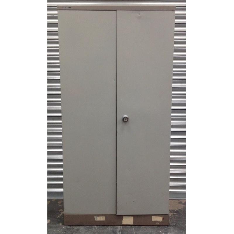 INDUSTRIAL METAL LOCKER/STORAGE CABINET