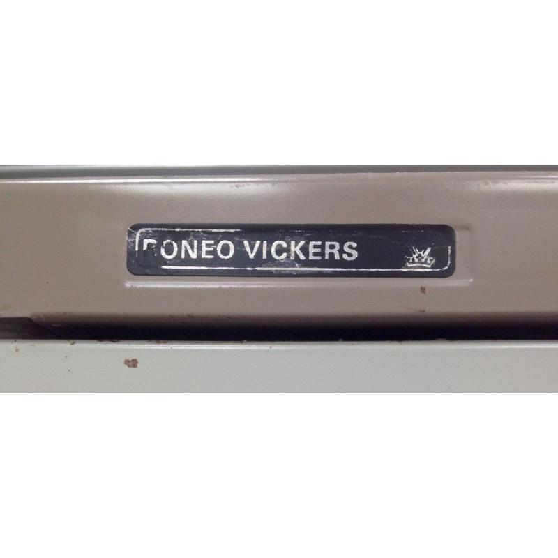 INDUSTRIAL METAL LOCKER/STORAGE CABINET