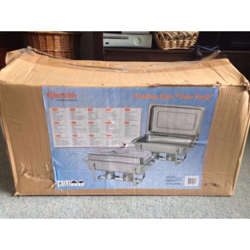 Brand New Dish Chafing set