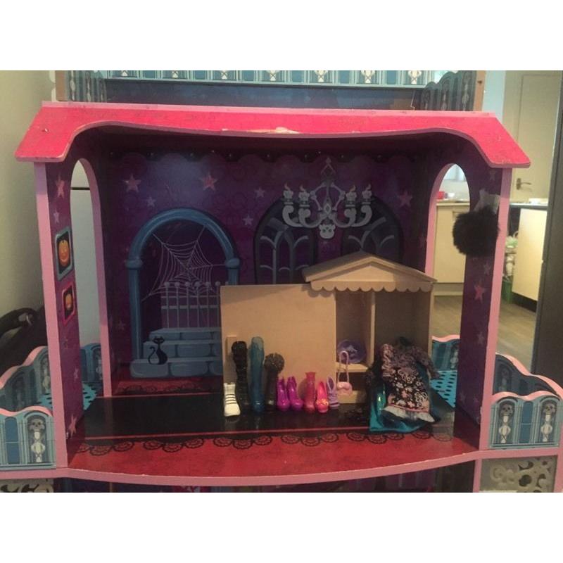 Halloween doll house for Monster High