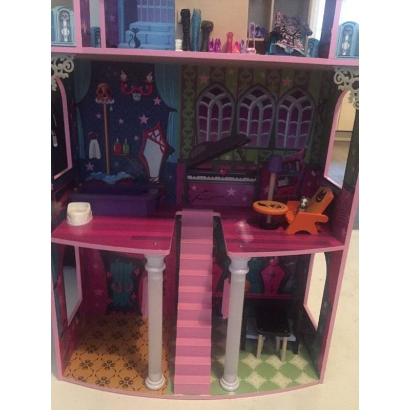 Halloween doll house for Monster High
