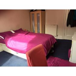Spacious Room to rent for the Fringe festival