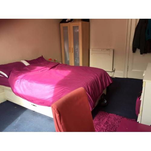 Spacious Room to rent for the Fringe festival
