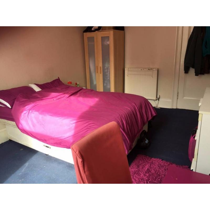 Spacious Room to rent for the Fringe festival