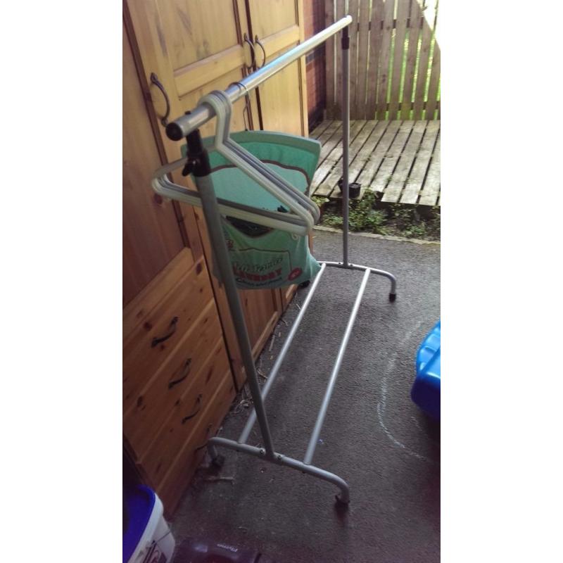 Wardrobe hanging rail x2