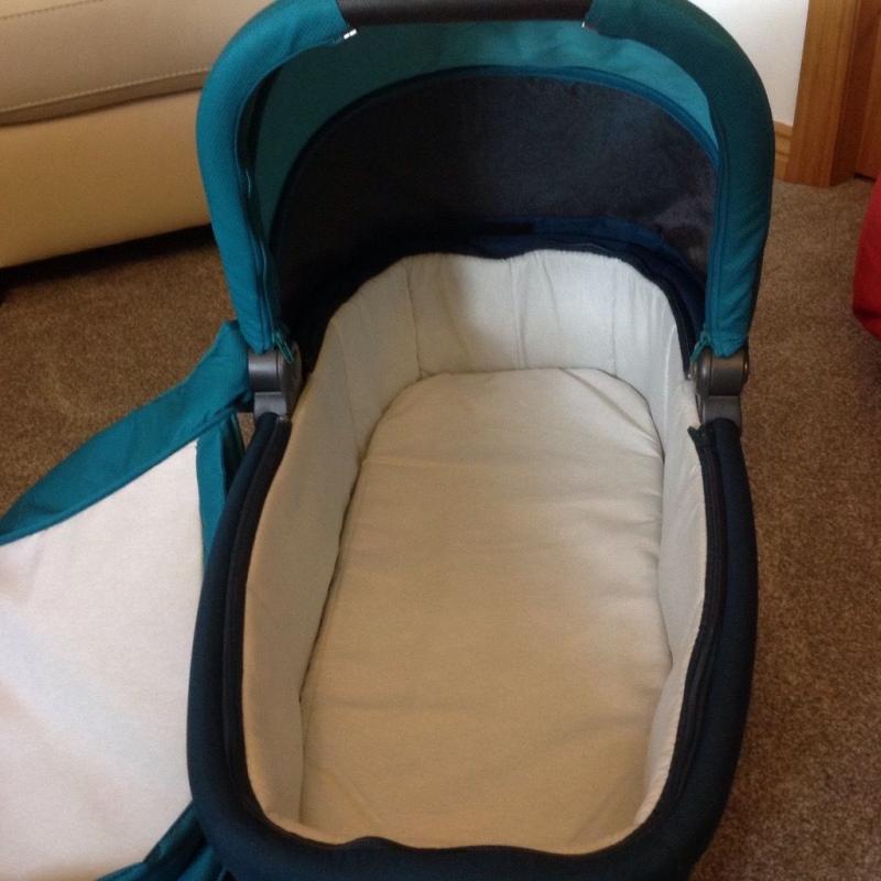 Armadillo flip xt carrycot teal boxed as new with custom made pram cover