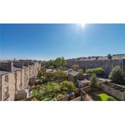 Lovely bright & spacious double bedroom in New Town - available from 4 September 2016