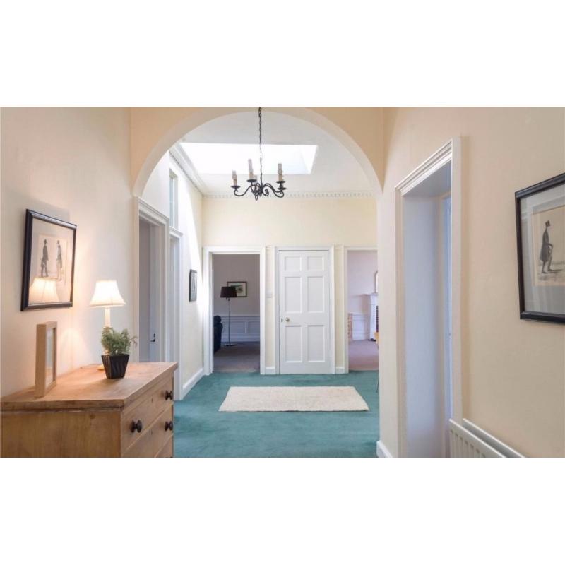 Lovely bright & spacious double bedroom in New Town - available from 4 September 2016