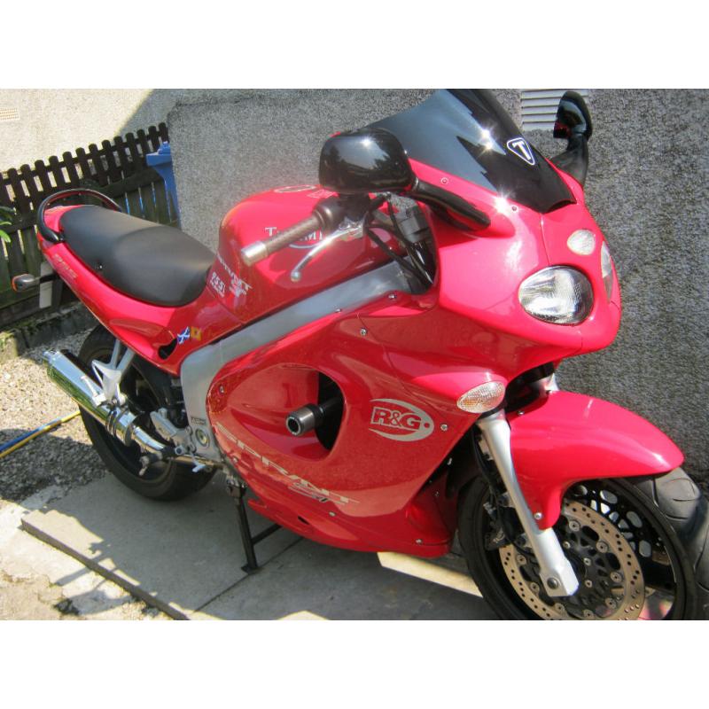 Triumph Sprint 955 ST Excellent all round bike,,must go nead the room
