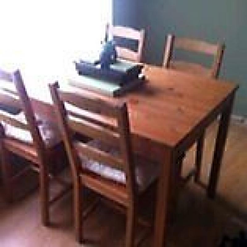 Kitchen table + 4 chairs