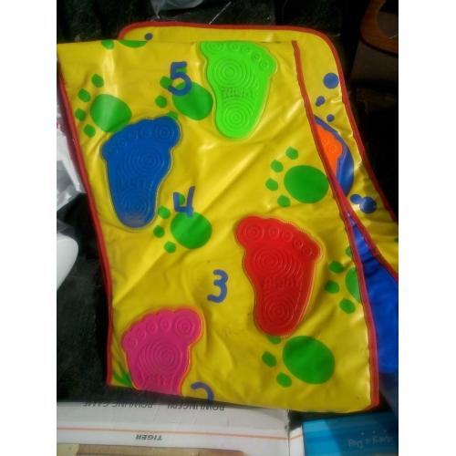 Dancing feet playmat